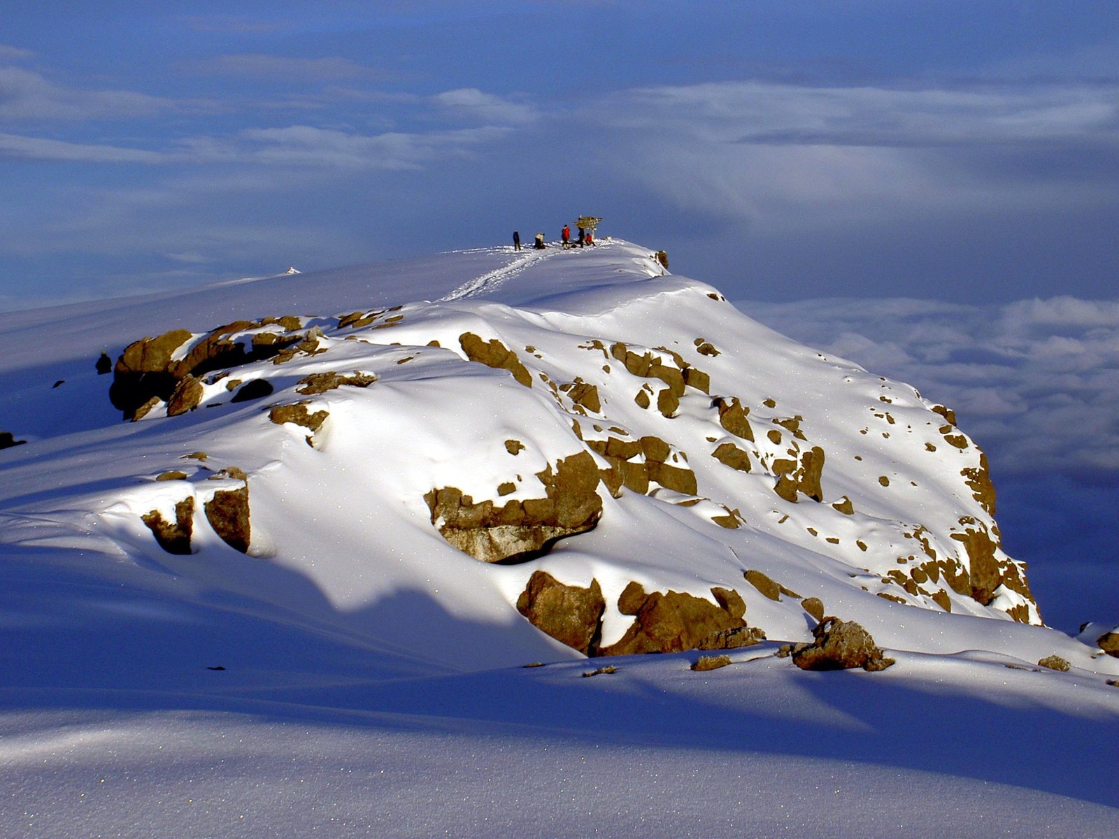 Uhuru_Peak_Mt._Kilimanjaro_1